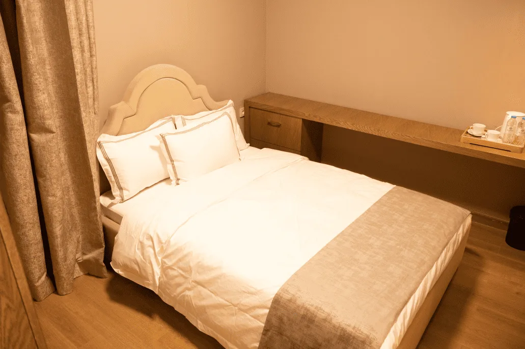Интерьер одноместного номера Tal Resort